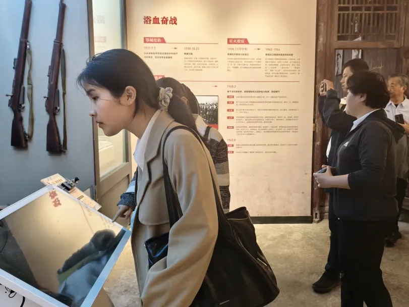 参观2.jpg